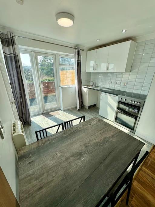 Apartamento Flat On High Street Saltdean Exterior foto